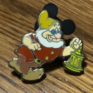 Disney Snow White & 7 Dwarfs DOC PIN ONLY Diamond Collector Set Exclusive LE